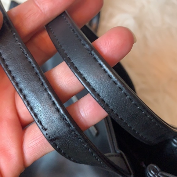 Nine West black leather medium size shoulder/sling bag - Picture 15 of 15